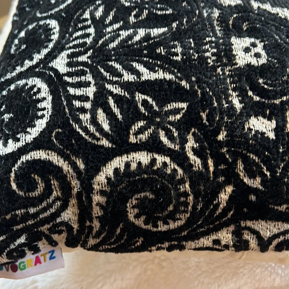 Novogratz New Gothic Glamour Skull Skeleton Chenille 14x24” Chenille Pillow NWT